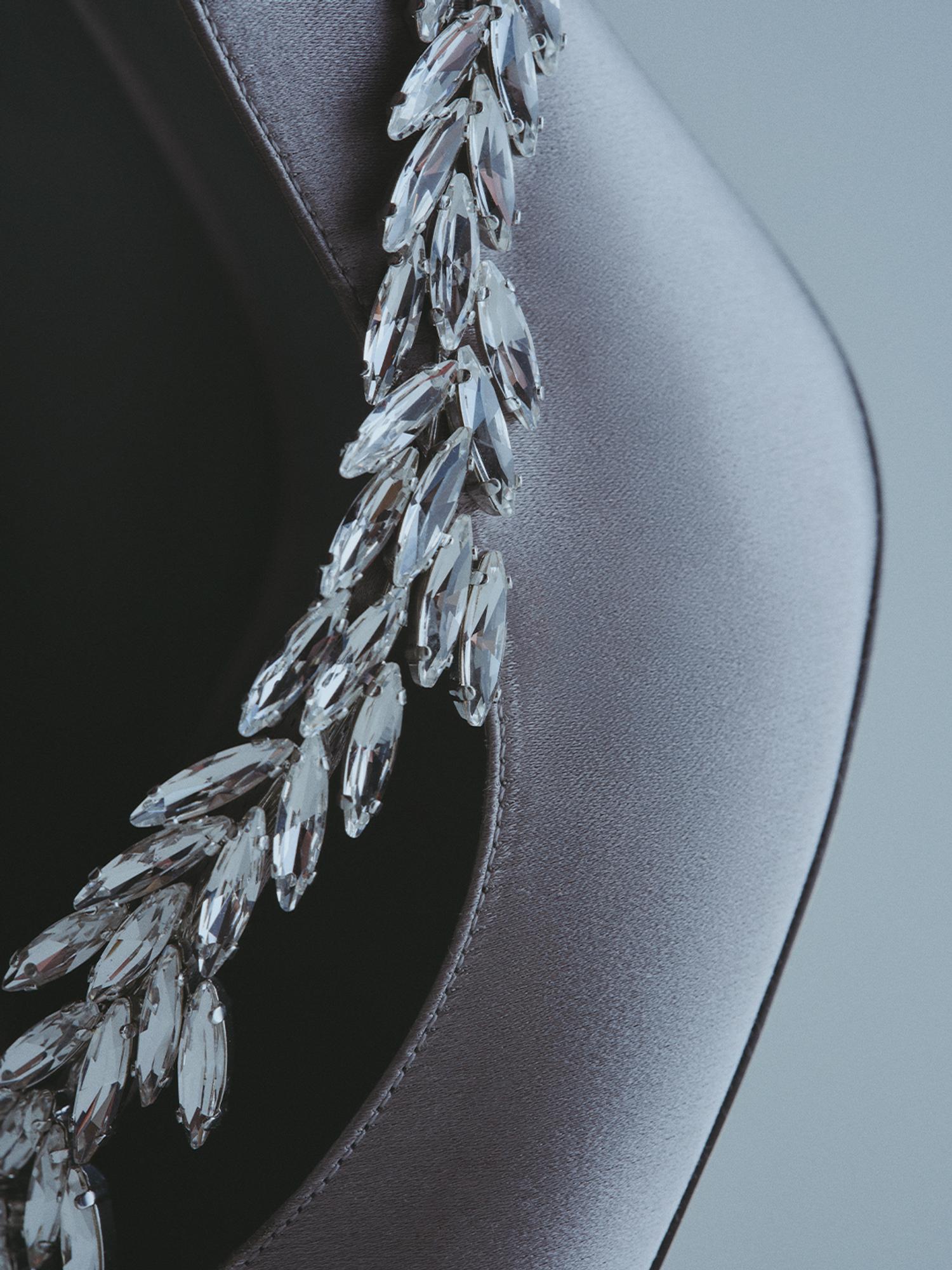 souliers de soir&eacute;e &agrave; talons, en satin de soie gris, balenciaga et blahnik