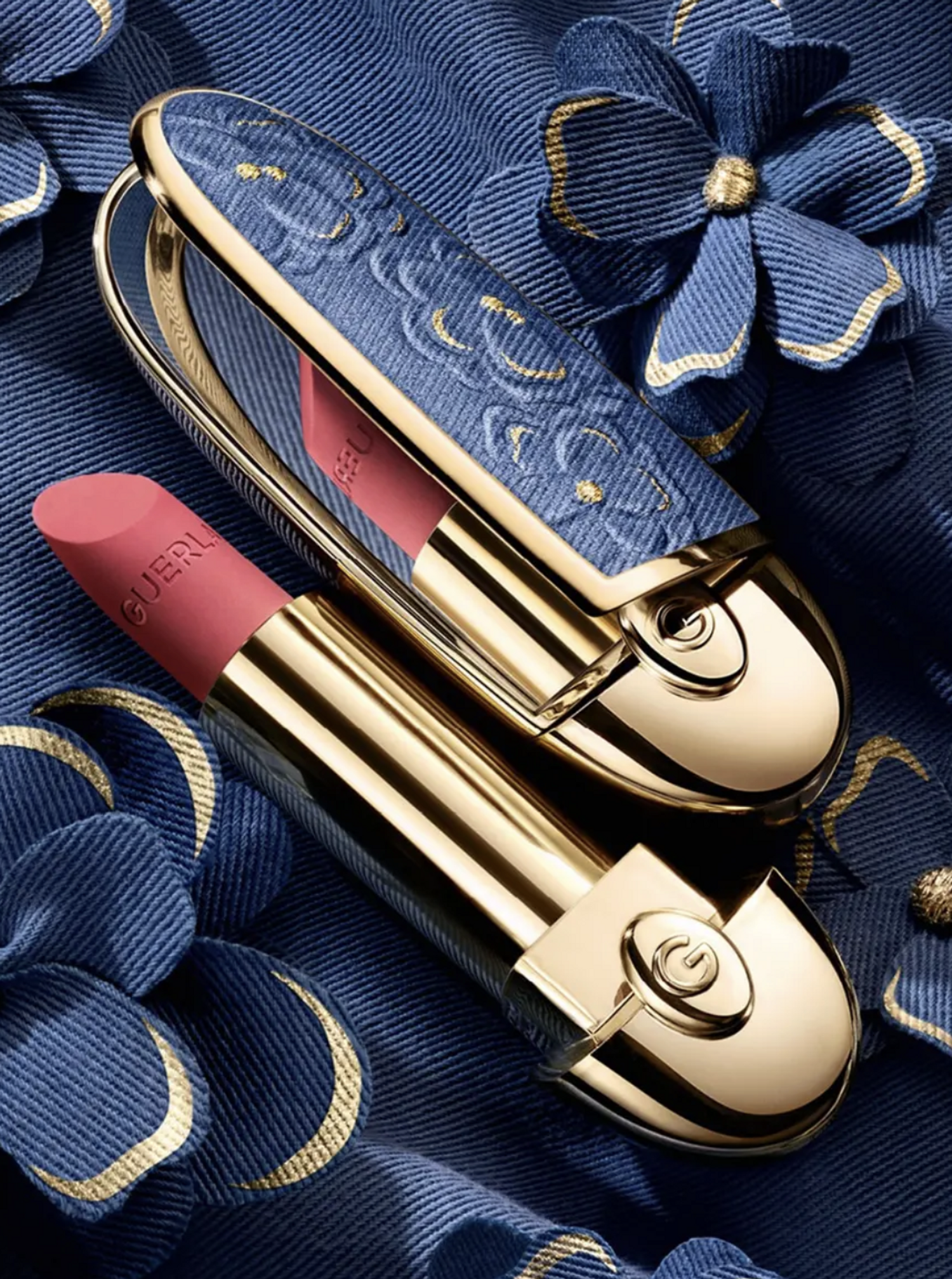 photo de la collection de maquillage blooming denim de guerlain en jeans