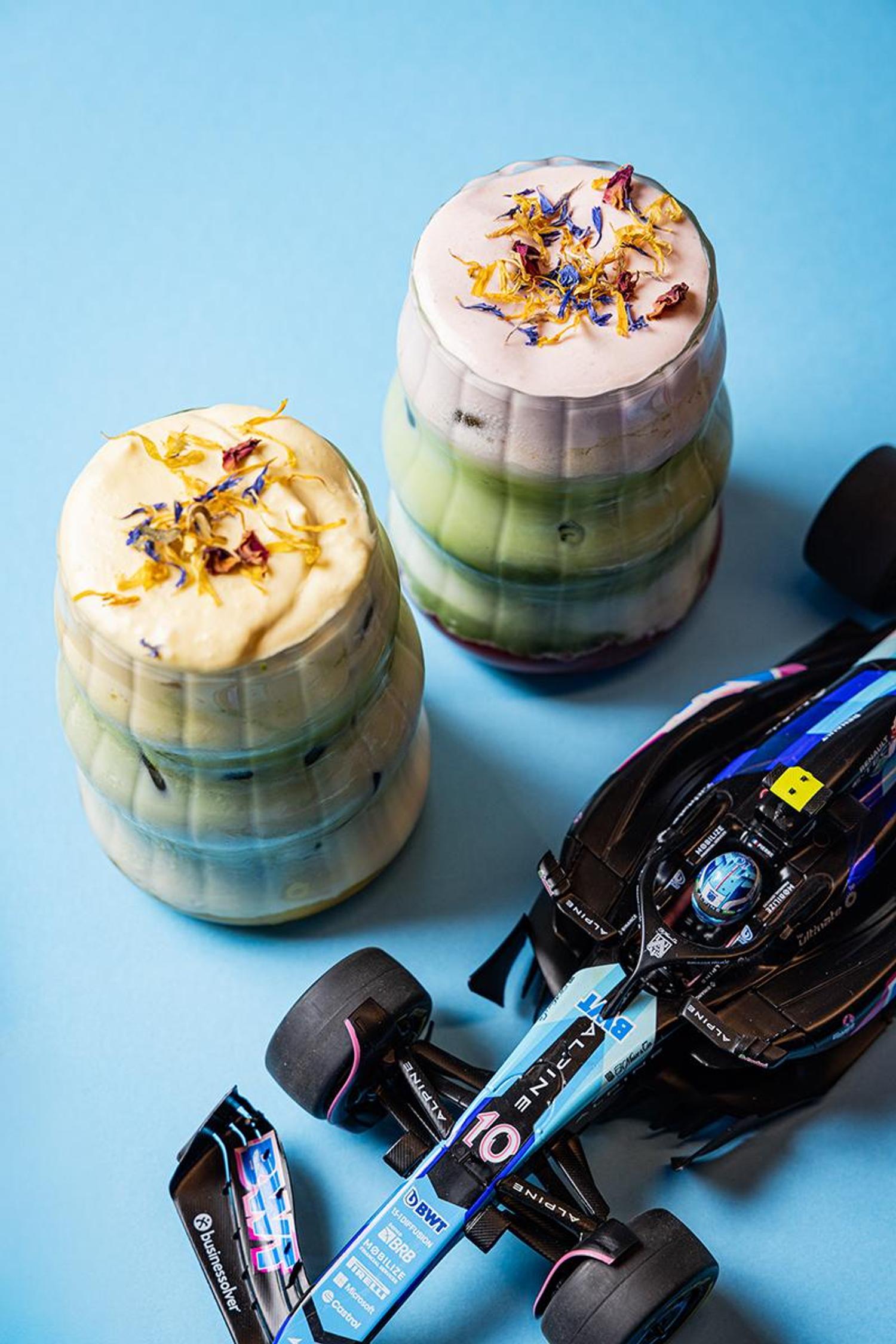 "S&eacute;lection de caf&eacute;s et lattes de sp&eacute;cialit&eacute; au BLU Caf&eacute; Alpine, pause caf&eacute; premium &agrave; Paris."