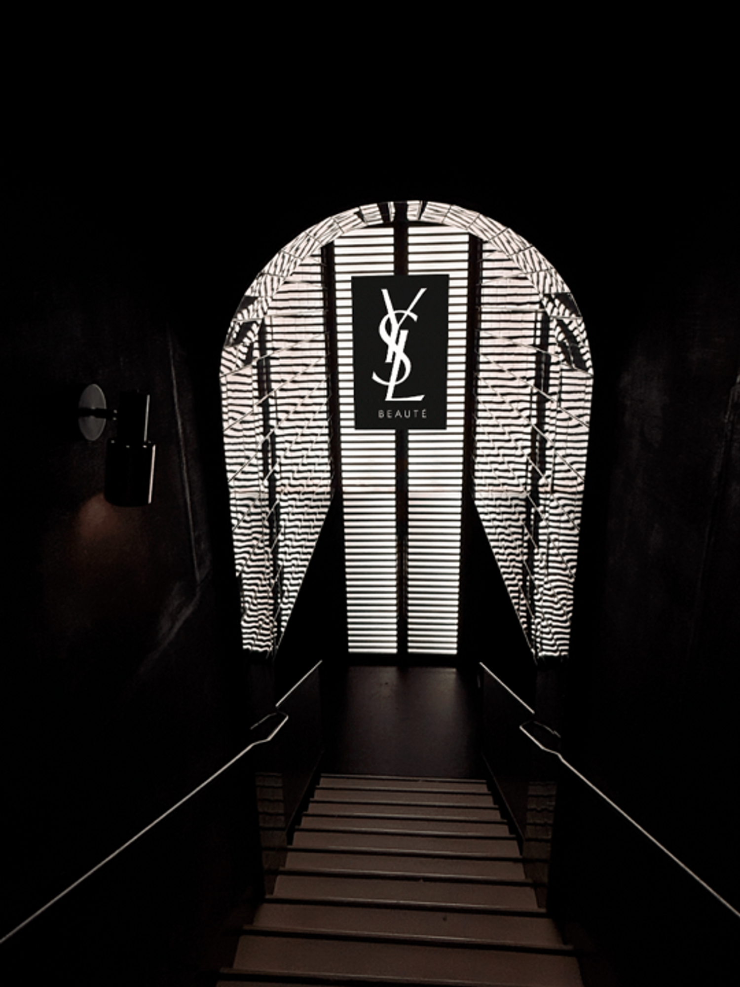 L'h&ocirc;tel parisien les Bains accueille le lovenude h&ocirc;tel d'yves saint laurent beaut&eacute;, fin mars 2026