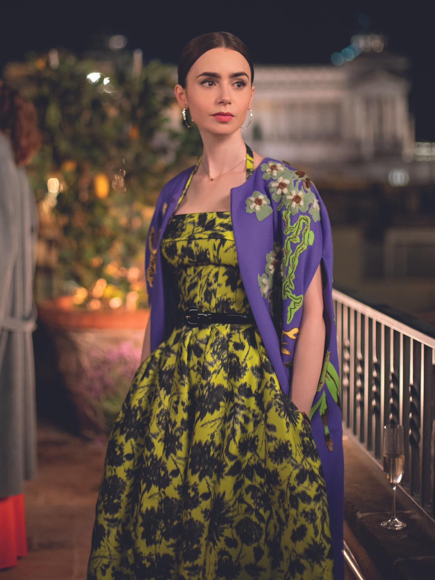 livre emily in paris looks