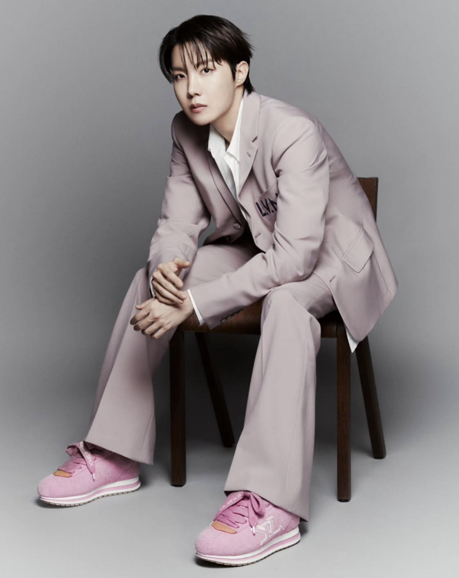 j-hope-co-cr&eacute;ateur des nouvelles sneakers de louis vuitton