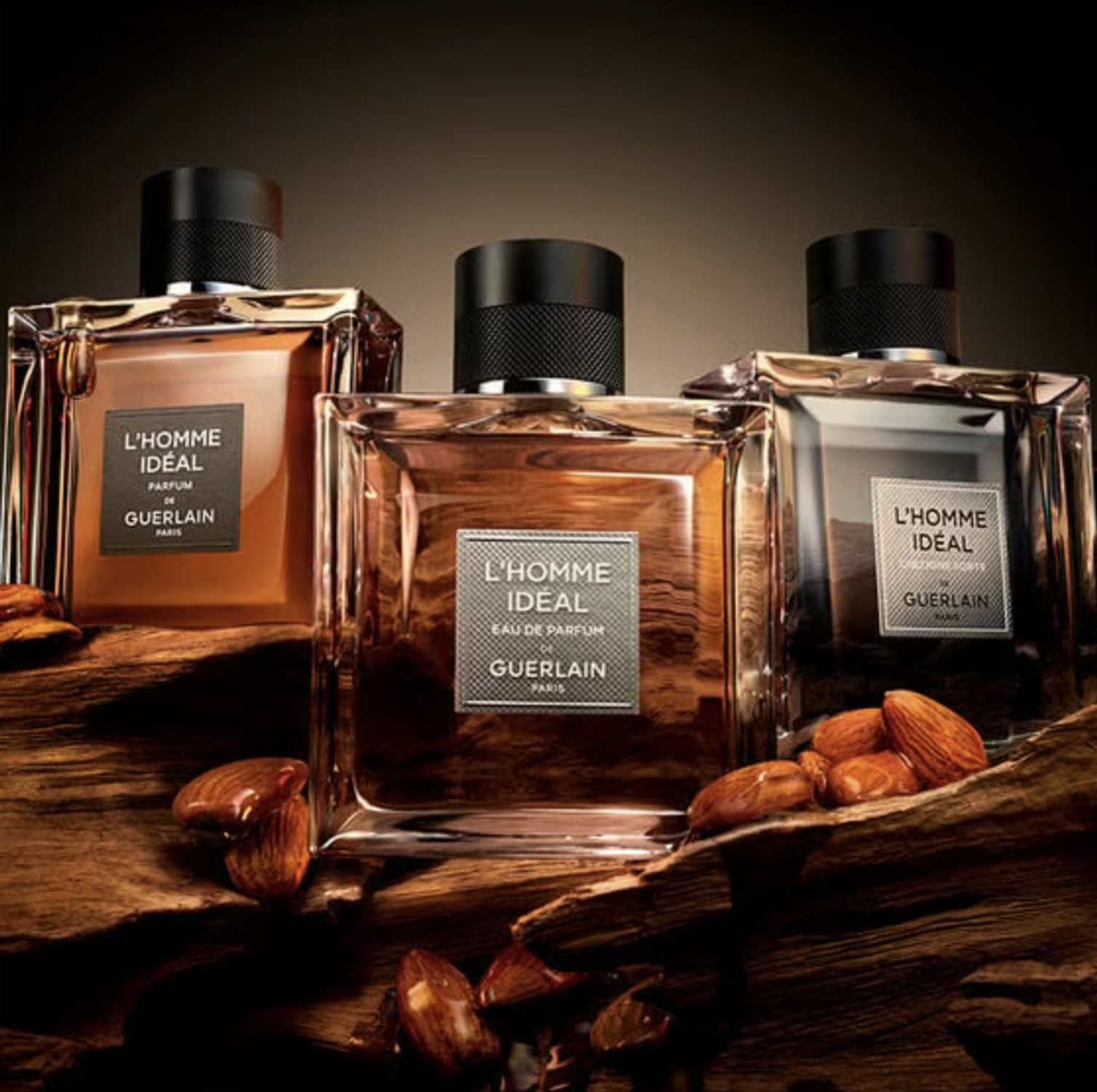 Collection de parfums L'Homme Id&eacute;al de Guerlain pr&eacute;sentant les diff&eacute;rentes d&eacute;clinaisons de la gamme, dont la version Cologne Forte &agrave; l'alcool de pois biologiques.