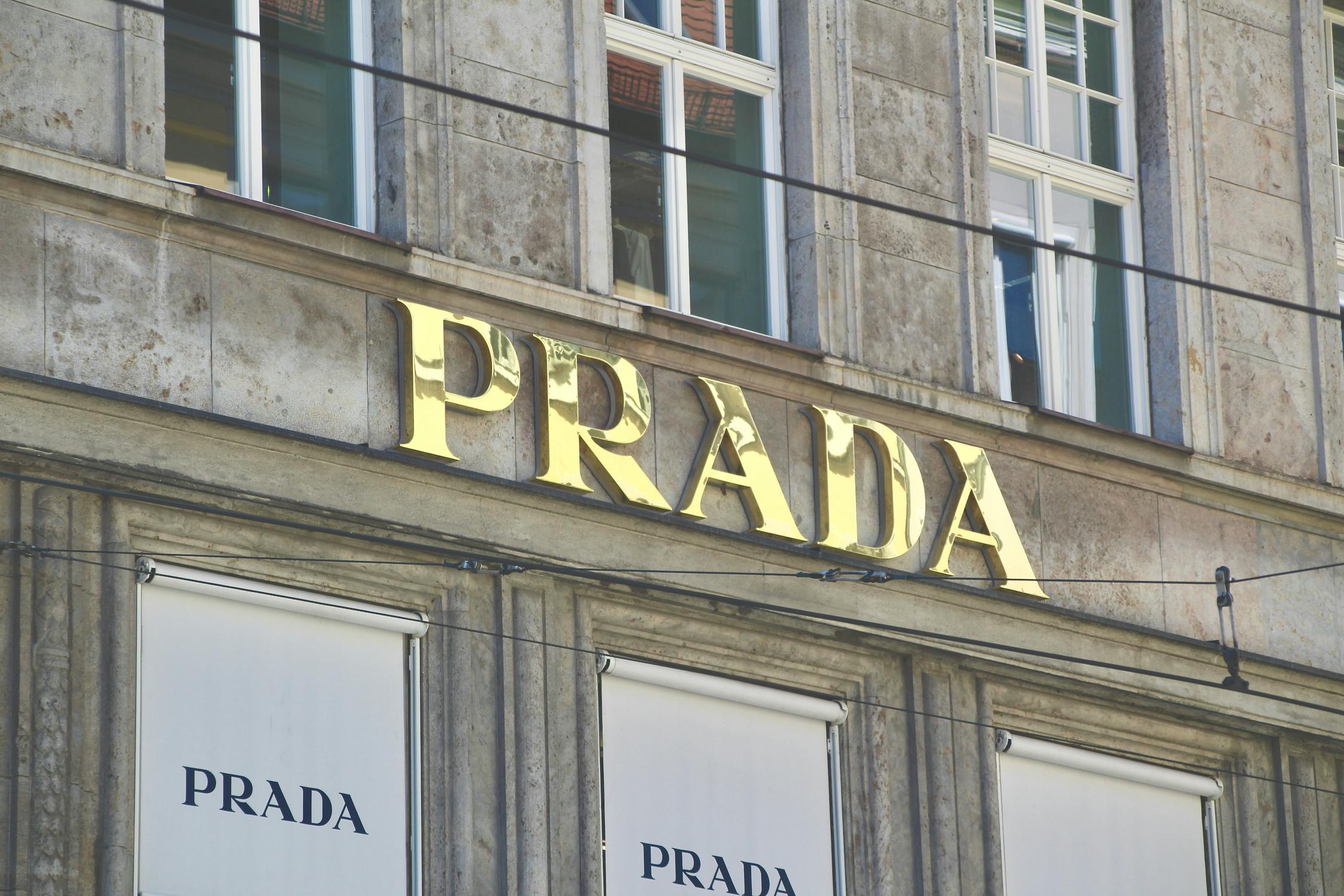 prada, controle chaine de production en italie