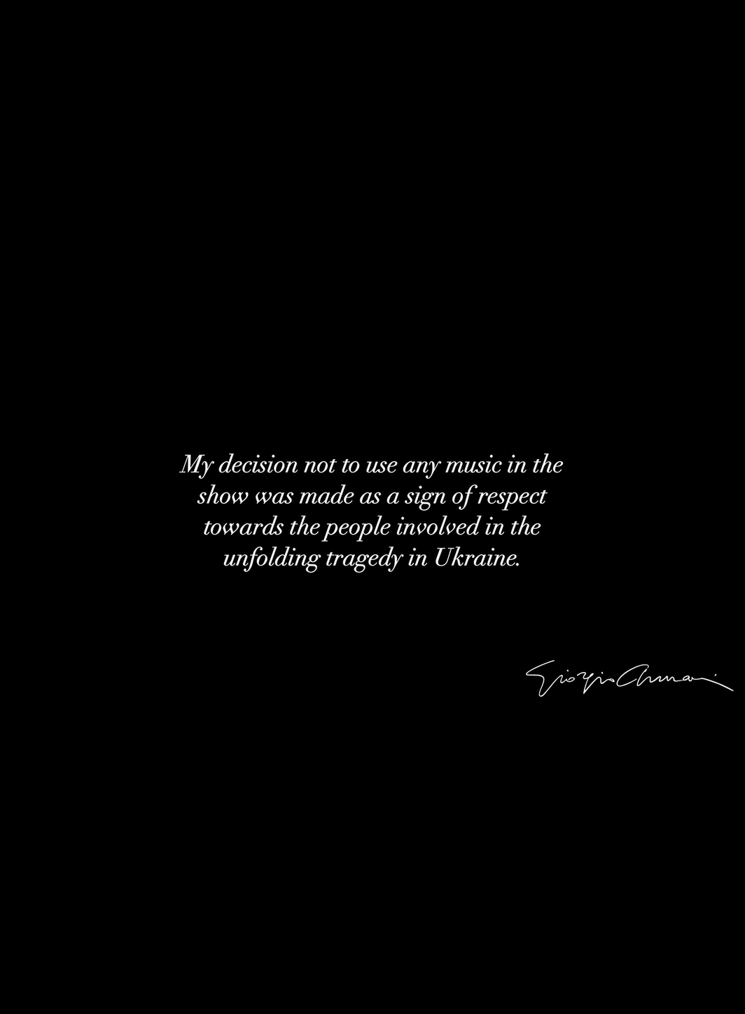 Giorgio Armani retire la bande-son de son défilé.