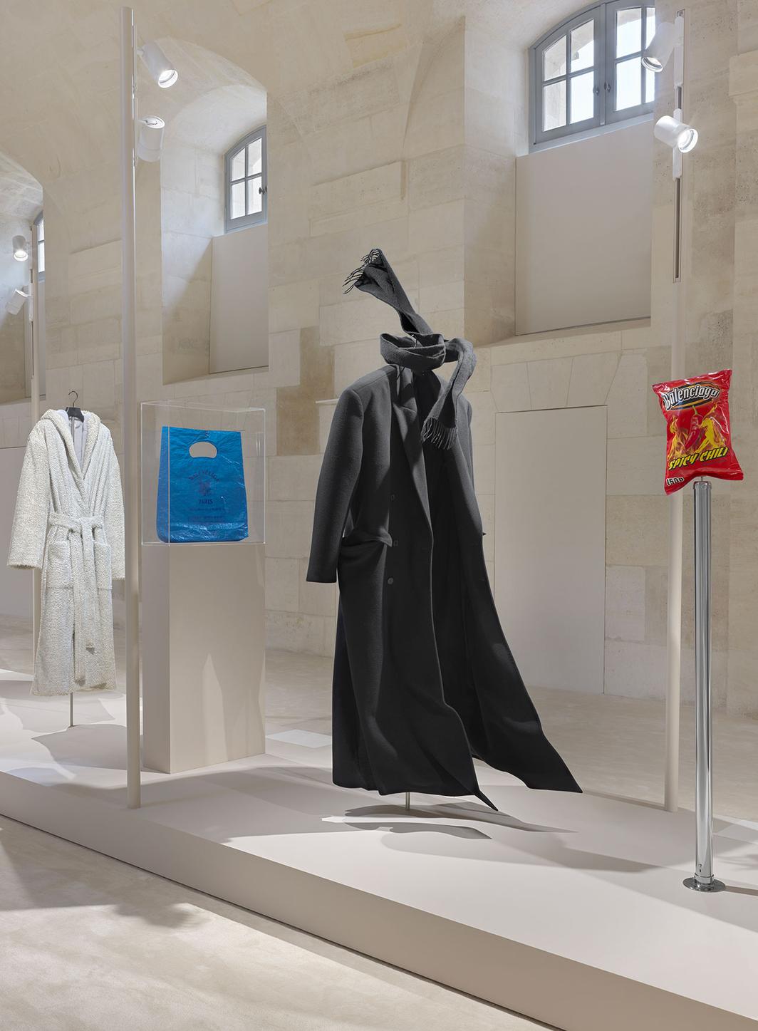 Balenciaga et Demna scellent leur séparation avec une exposition parisienne