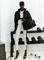 Balenciaga signe des collaborations avec Manolo Blahnik et la NBA dans sa nouvelle collection