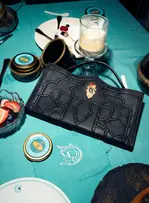 Caviar Kaspia se lance dans la maroquinerie avec Dellaluna