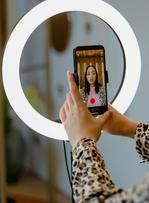 Étude : Les influenceurs montent en puissance dans la valorisation des marques de beauté luxe et prestige