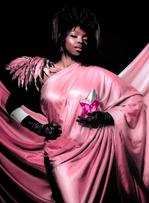 Mugler choisit la "Boss Lady" Theodora comme nouvelle ambassadrice