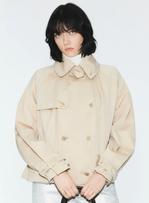 Pourquoi la veste Chanel qui révèle son logo sous la pluie crée le buzz