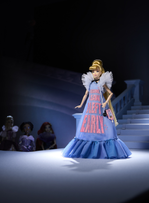 Viktor&Rolf lance une poupée collector avec Disney