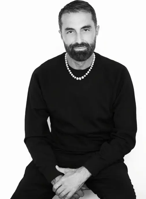 Giambattista Valli renoue avec son indépendance