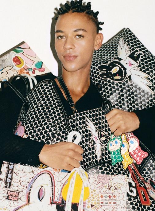 Moynat signe une collection collector avec le créateur des Labubu