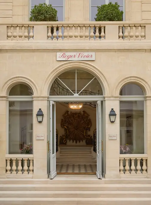 Roger Vivier inaugure son nouveau siège parisien dans un hôtel particulier de Saint-Germain-des-Prés