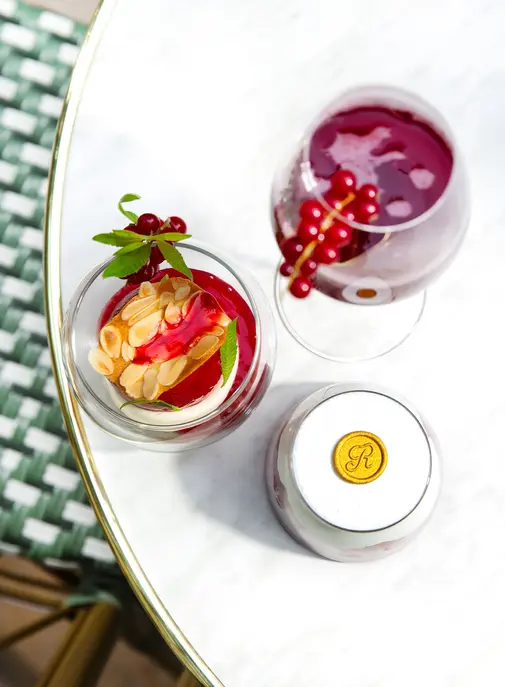 Le Ritz Paris installe sa terrasse d'été sur la Place Vendôme