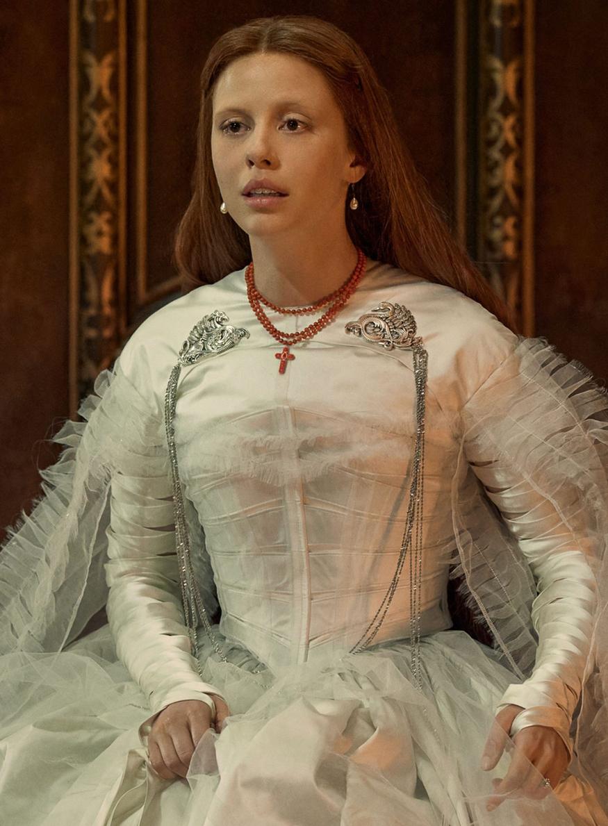 bijoux d'elizabeth dans frankenstein sur netflix - tiffany & co