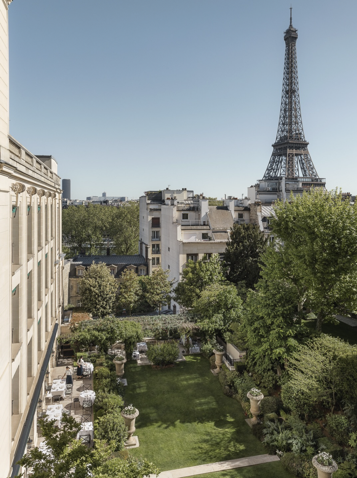 carte et vue sur le nouveau restaurant bistrot Maison Roland, au shangri-la, dans le 16&egrave;me arrondissement de paris